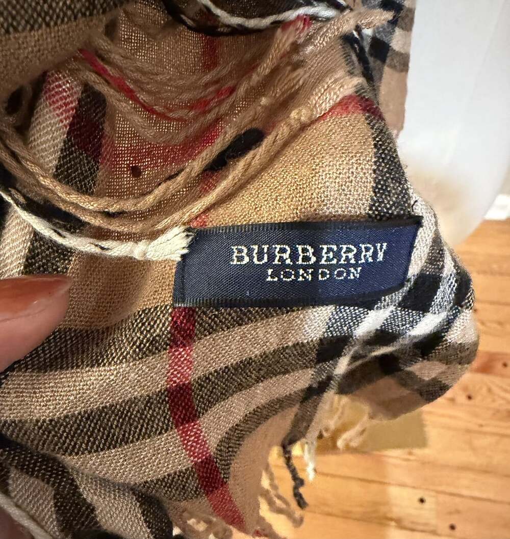 Burberry London Nova Check Plaid Lightweight Oversized Scarf Wrap 23x66 Fringe - Picture 4 of 12